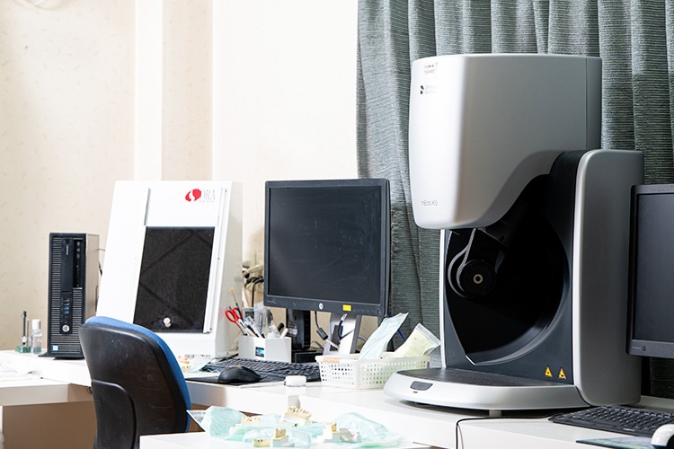 最新の歯科技工や機械を導入