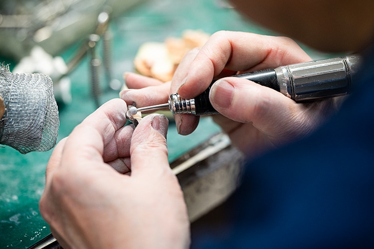 細部までこだわった丁寧な作業